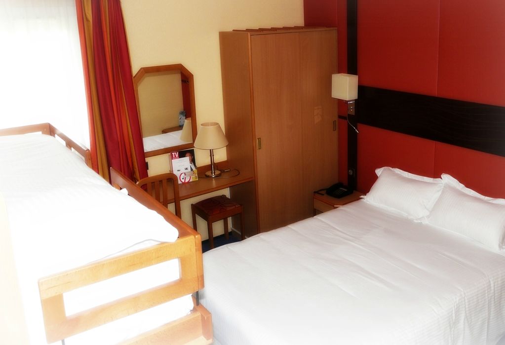 Kyriad Nantes Sud - Bouaye Aeroport Phòng bức ảnh